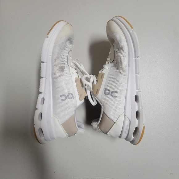 On Cloud Cloudrift White/ Sand Size 8.5. - Picture 3 of 15